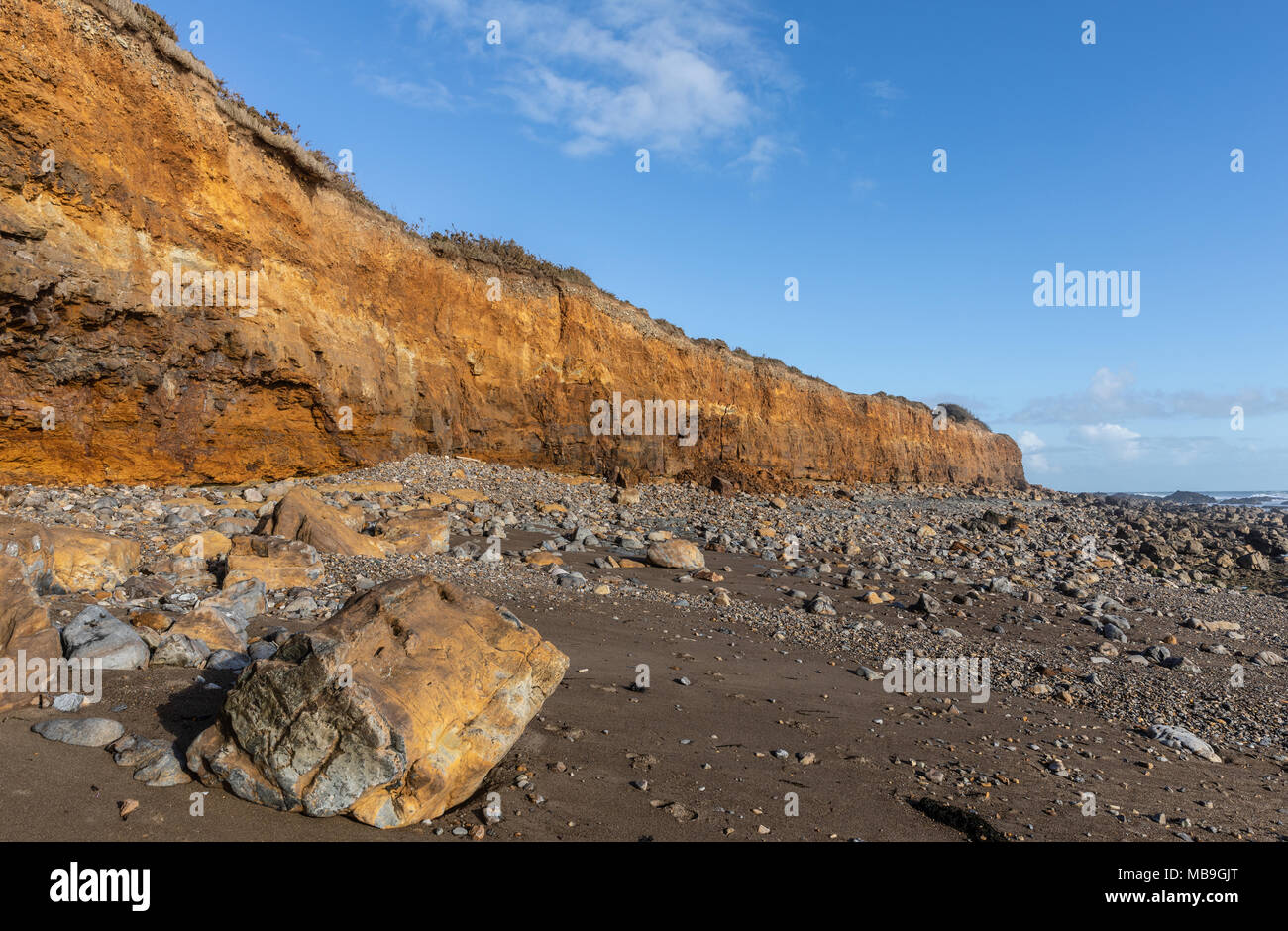 Scogliere lungo la costa Cayola (Les Sables d'Olonne, Francia) Foto Stock