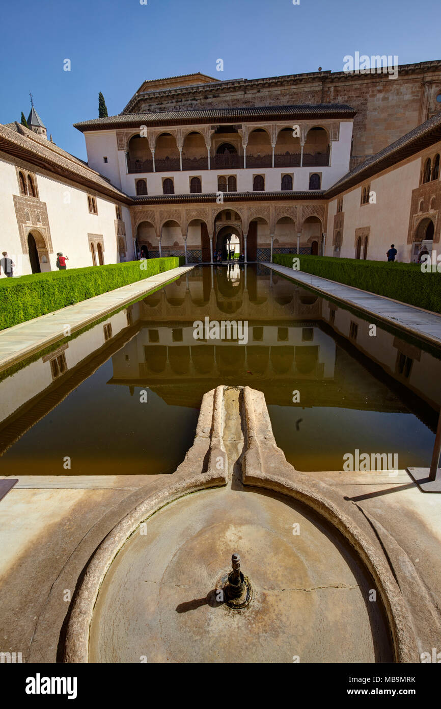 Patio de la alberca in Nasrid palace, Complesso Alhambra di Granada, Andalusia, Spagna Foto Stock