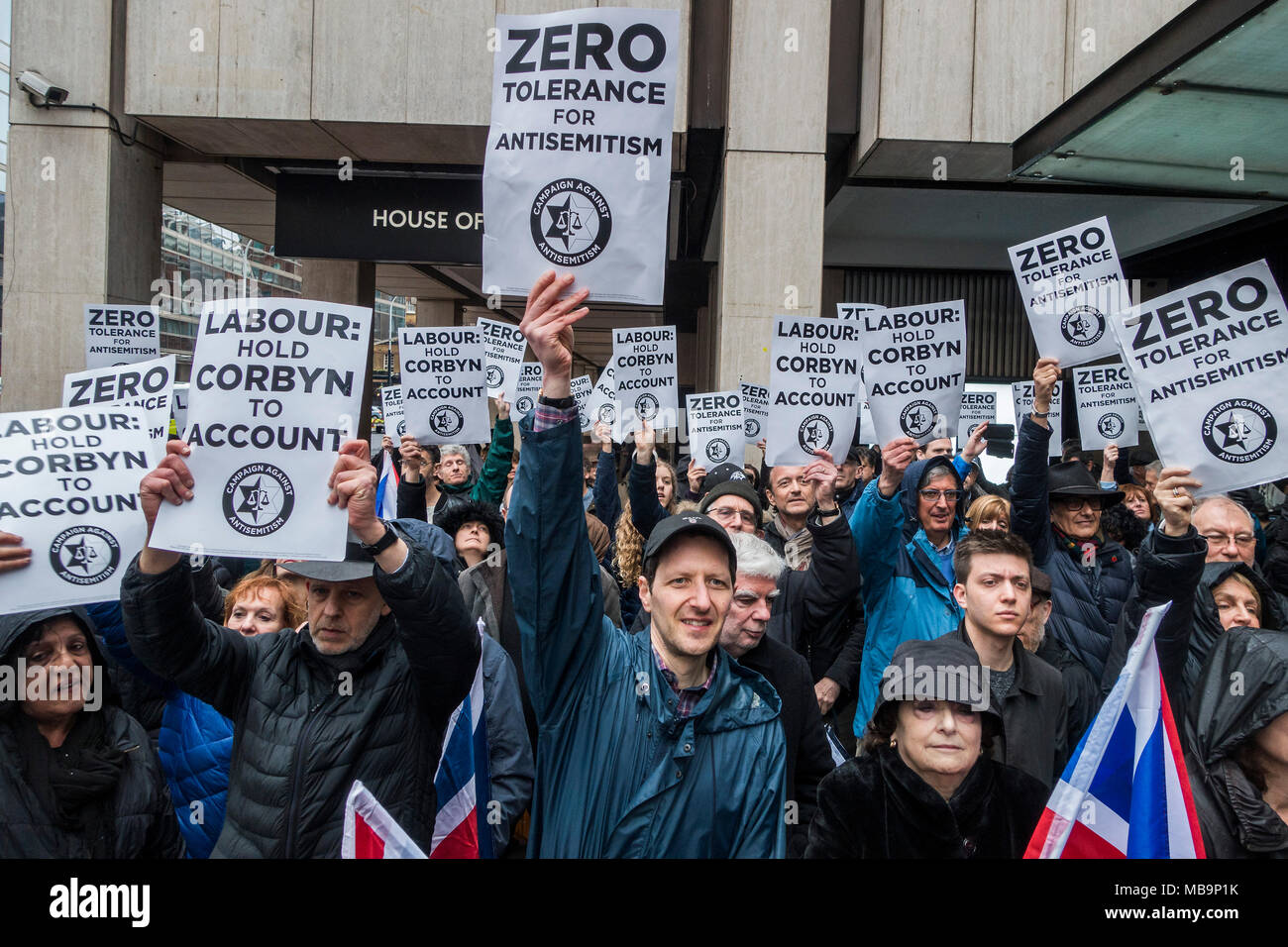 Londra, Regno Unito. 8 Aprile, 2018. Un antisemitismo protestare contro Jeremy Corbyn, al di fuori del partito laburista uffici a Victoria Street. Credito: Guy Bell/Alamy Live News Foto Stock