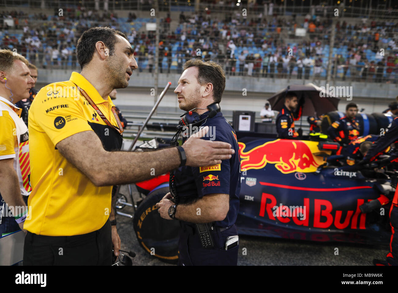 Sakhir, Bahrain. 08 apr, 2018. ABITEBOUL Cirillo (fr), Renault Sport F1 Managing Director, Christian Horner (GBR), il team principal della Red Bull Racing, ritratto durante 2018 Formula 1 Campionato del Mondo FIA, Bahrain Grand Prix, | Utilizzo di credito in tutto il mondo: dpa/Alamy Live News Foto Stock