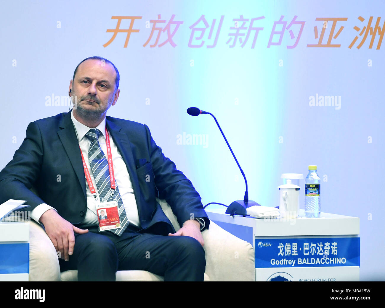 Boao, cinese della provincia di Hainan. 9 apr, 2018. Godfrey Baldacchino, UNESCO co-chair in Isola di studi e sostenibilità, anche prorettore per lo Sviluppo Internazionale delle Università di Malta partecipa alla sessione del 'xxi secolo Maritime Silk Road?isole di cooperazione economica" durante il Forum Boao per l Asia Conferenza annuale 2018 in Boao, Cina del sud della provincia di Hainan, Aprile 9, 2018. Credito: Yang Guanyu/Xinhua/Alamy Live News Foto Stock