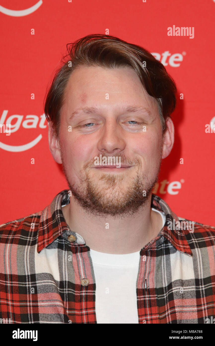 Il Colgate Notte Bianca evento per il nuovo dentifricio sbiancante Colgate Max White esperto in Apartimentum in Hamburg 08.03.18 con: Tim Labenda (designer)) dove: Amburgo, Germania Quando: 08 Mar 2018 Credit: Becher/WENN.com Foto Stock