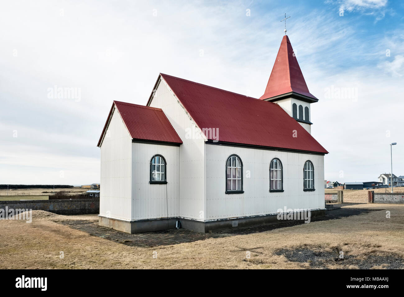 Grindavik, Islanda. La semplice chiesa in ferro ondulato fu costruita nel 1909 Foto Stock