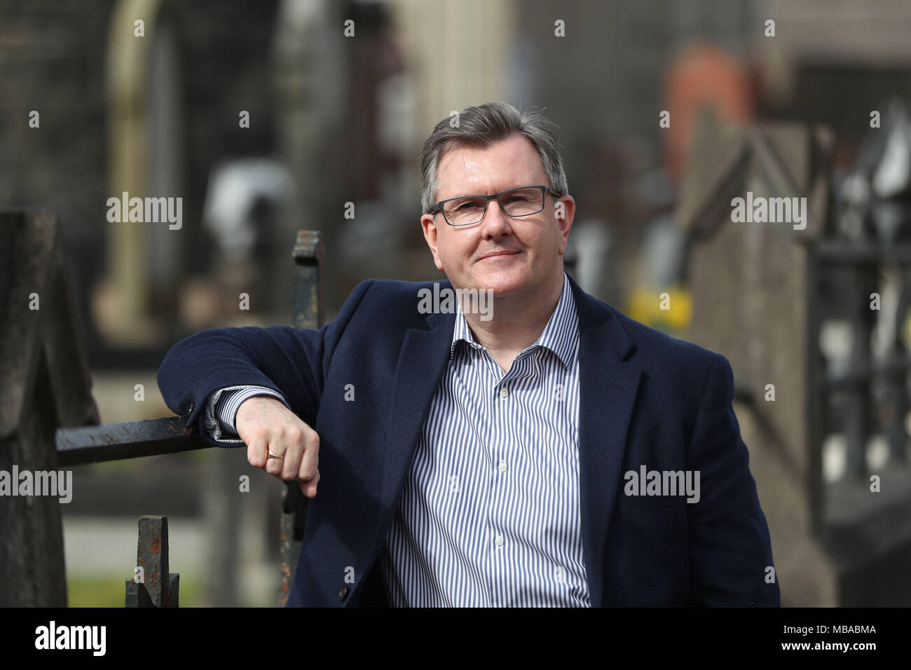 Lagan Valley DUP MP Sir Jeffrey Donaldson al di fuori di Dromore Cattedrale nella contea di Down, Irlanda del Nord. Foto Stock