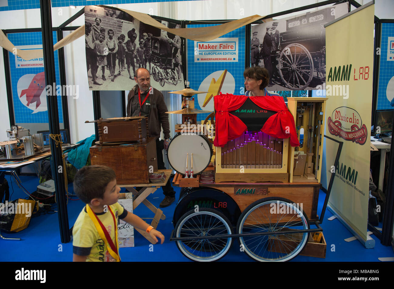 Roma. Maker Faire Edizione Europea, Università "La Sapienza". Ammi Lab, Associazione Italiana di musica elettronica. L'Italia. Foto Stock