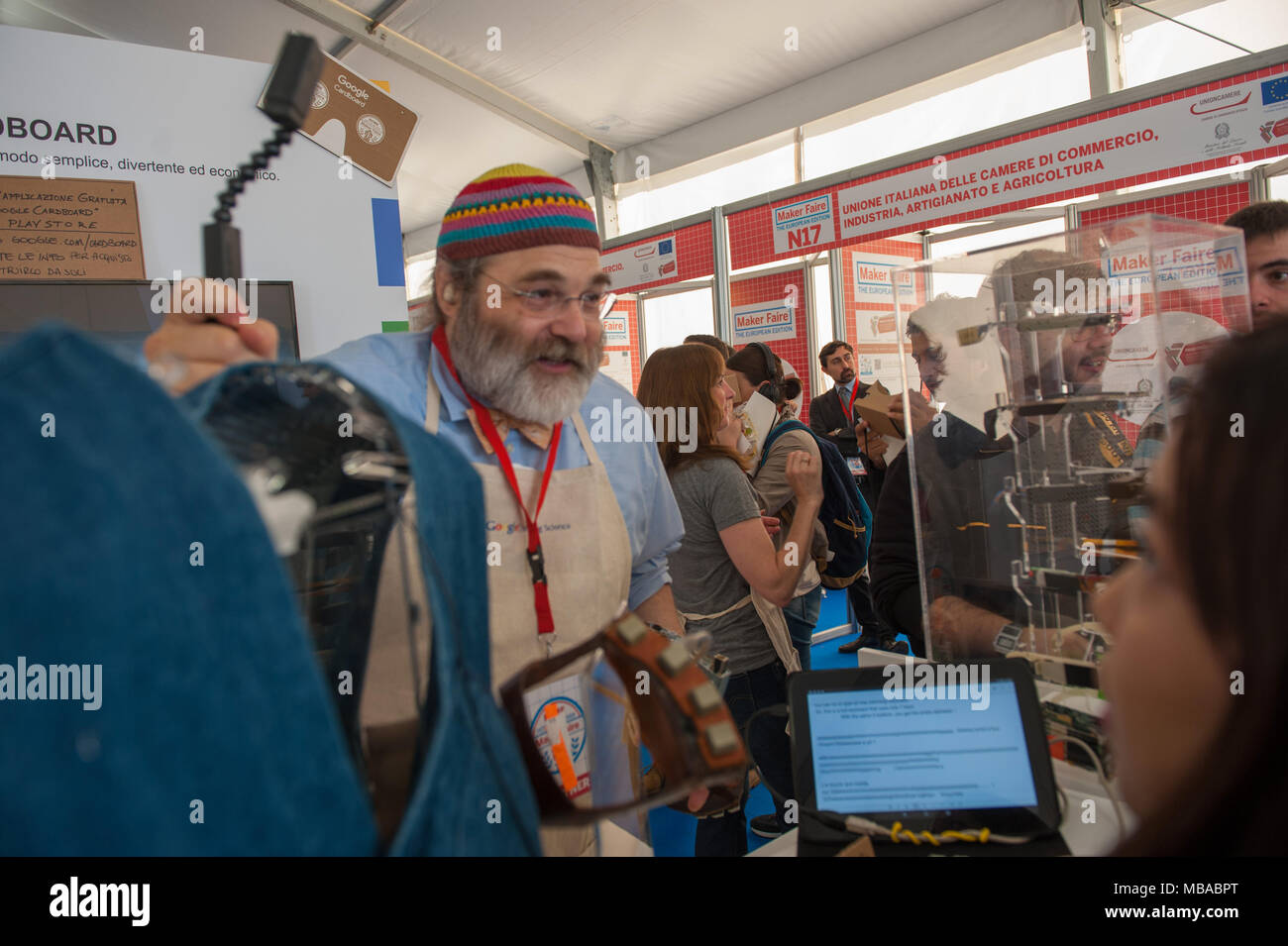 Roma. Maker Faire Edizione Europea, Università "La Sapienza". Google cartone. L'Italia. Foto Stock