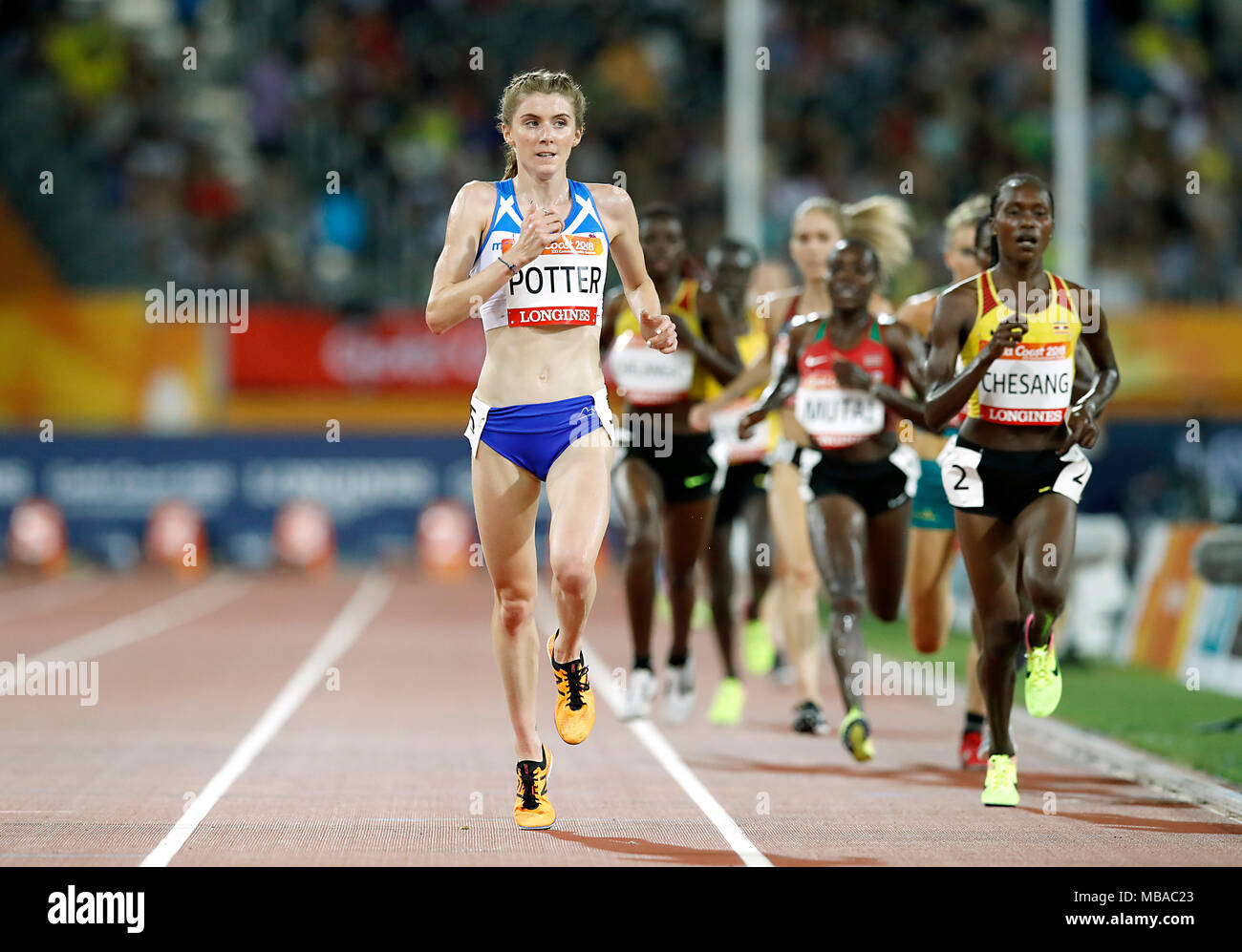 Scozia Beth Potter compete in campo femminile 10.000m finale allo stadio di Carrara durante il giorno cinque del 2018 Giochi del Commonwealth in Gold Coast, Australia. Foto Stock