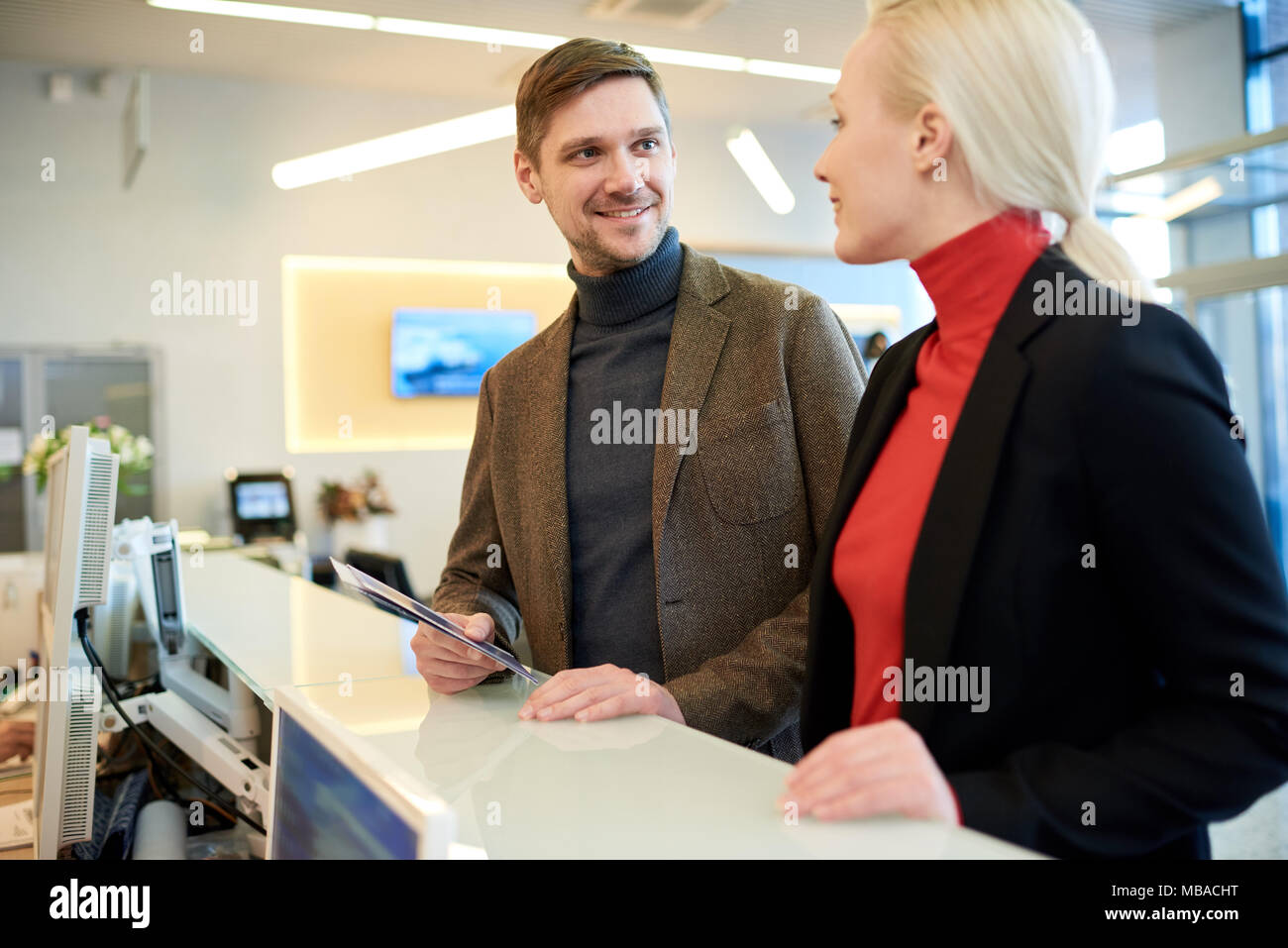 I colleghi di venire a lavorare Foto Stock