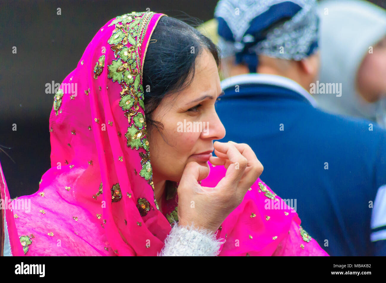 Il Festival Sikh di Vaisakhi è celebrata con l annuale Nagar Kirtan, spiritualmente centrata comunità processione in Glasgow, Scotland, Regno Unito Foto Stock