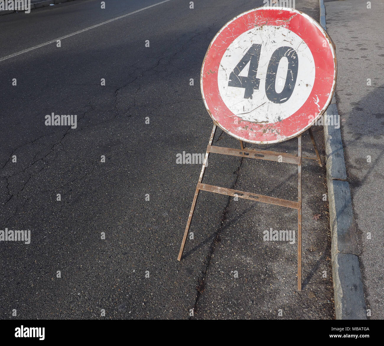 Segni di regolamentazione, il limite massimo di velocità di 40 MPH segno di traffico con spazio di copia Foto Stock