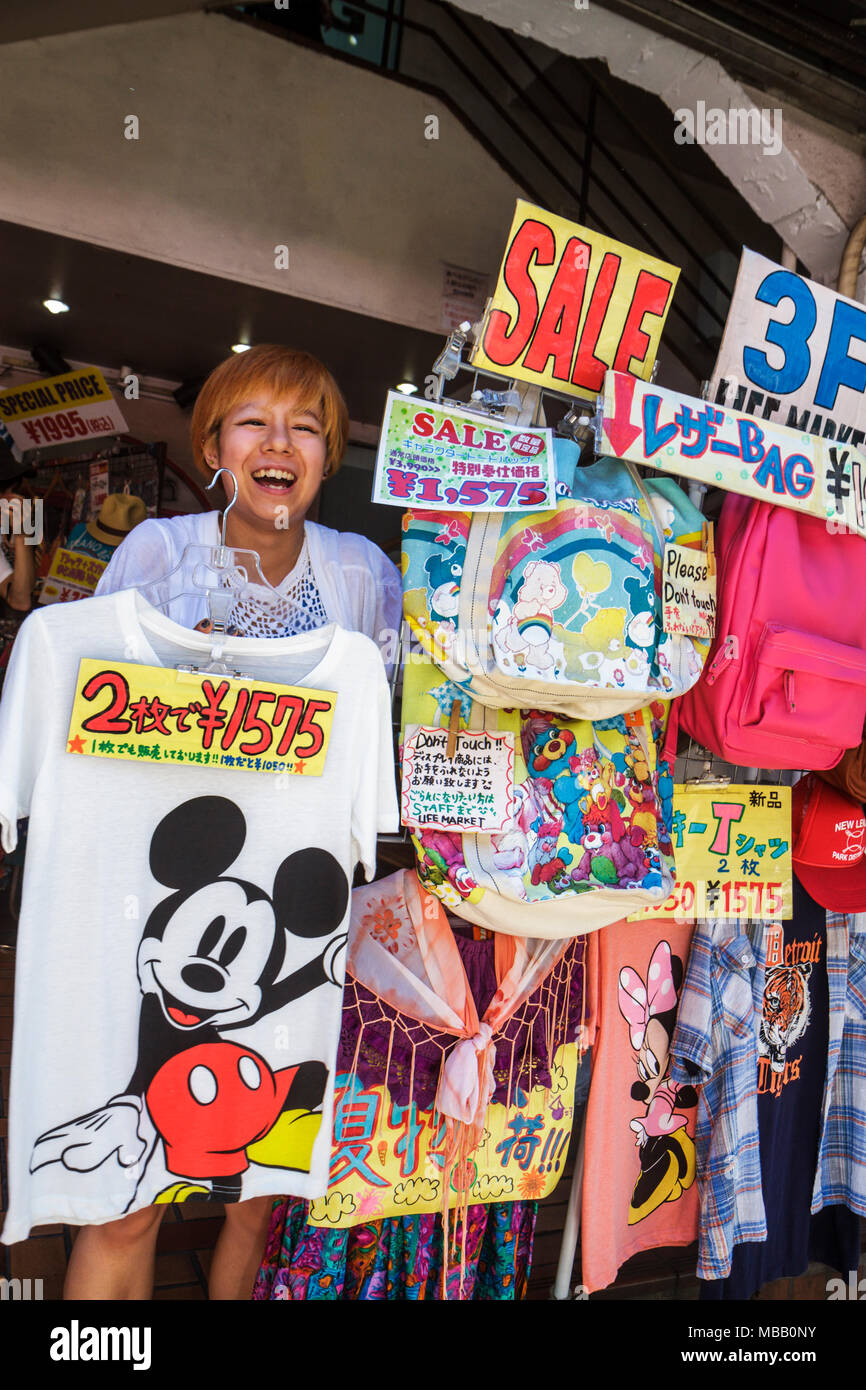 Tokyo Japan,Asia,Orient,Harajuku,Takeshita Dori,Street,shopping shopper shoppers negozio negozi mercati di mercato di acquisto di vendita, negozio di vendita al dettaglio sto Foto Stock