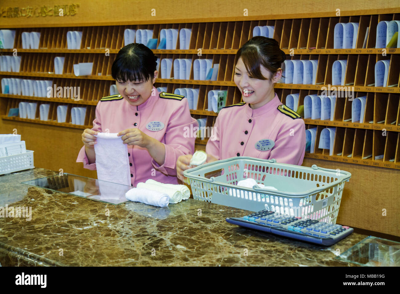 Tokyo Japan,Ikebukuro,Toyoko Inn Ikebukuro Kita guchi No.,hotel,alloggio,lobby,reception check in reception prenotazione registrati registrazione Foto Stock