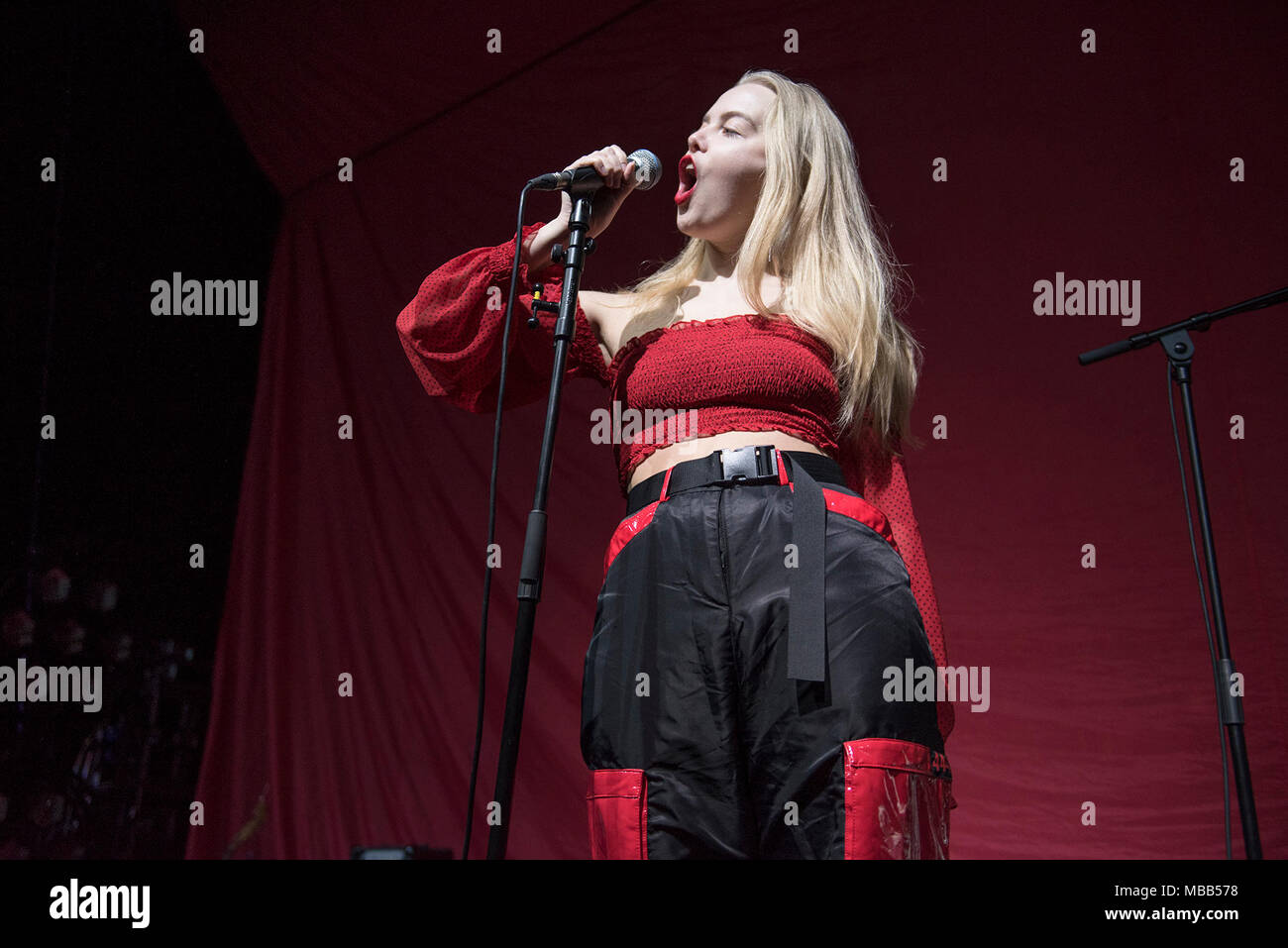 Manchester, Regno Unito. Il 9 aprile 2018. Sogno moglie eseguire al Manchester Academy sostenendo i vaccini sul loro Total Combat tour del Regno Unito 2018 Credit: Gary Mather/Alamy Live News Foto Stock