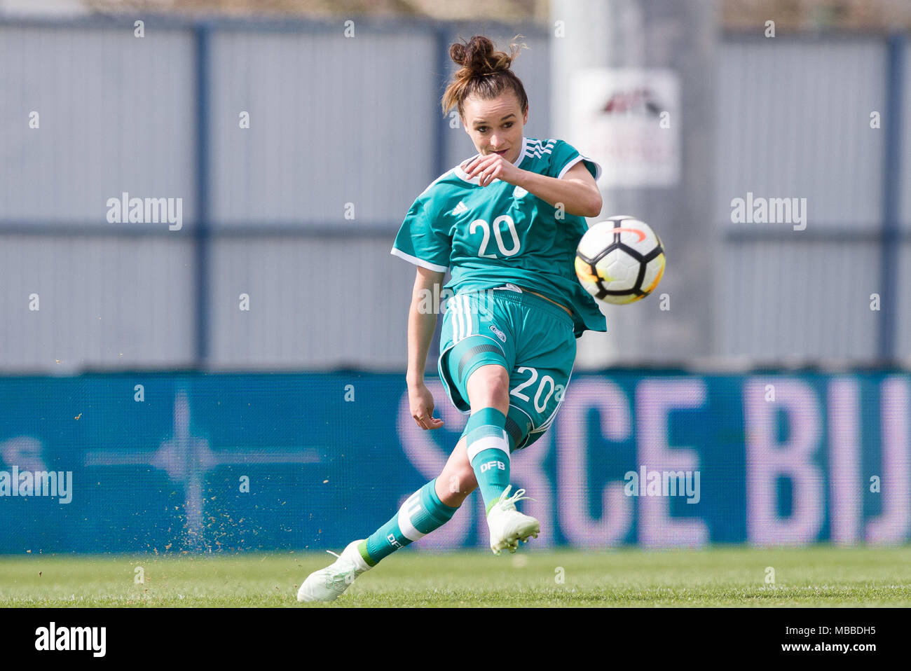 Il 10 aprile 2018, Slovenia, Domzale: calcio, coppa del mondo femminile di qualifica, Europa, gruppo stadi, Slovenia vs Germania. La Germania Lina Magull in azione. Foto: Sasa Pahic Szabo/dpa Foto Stock