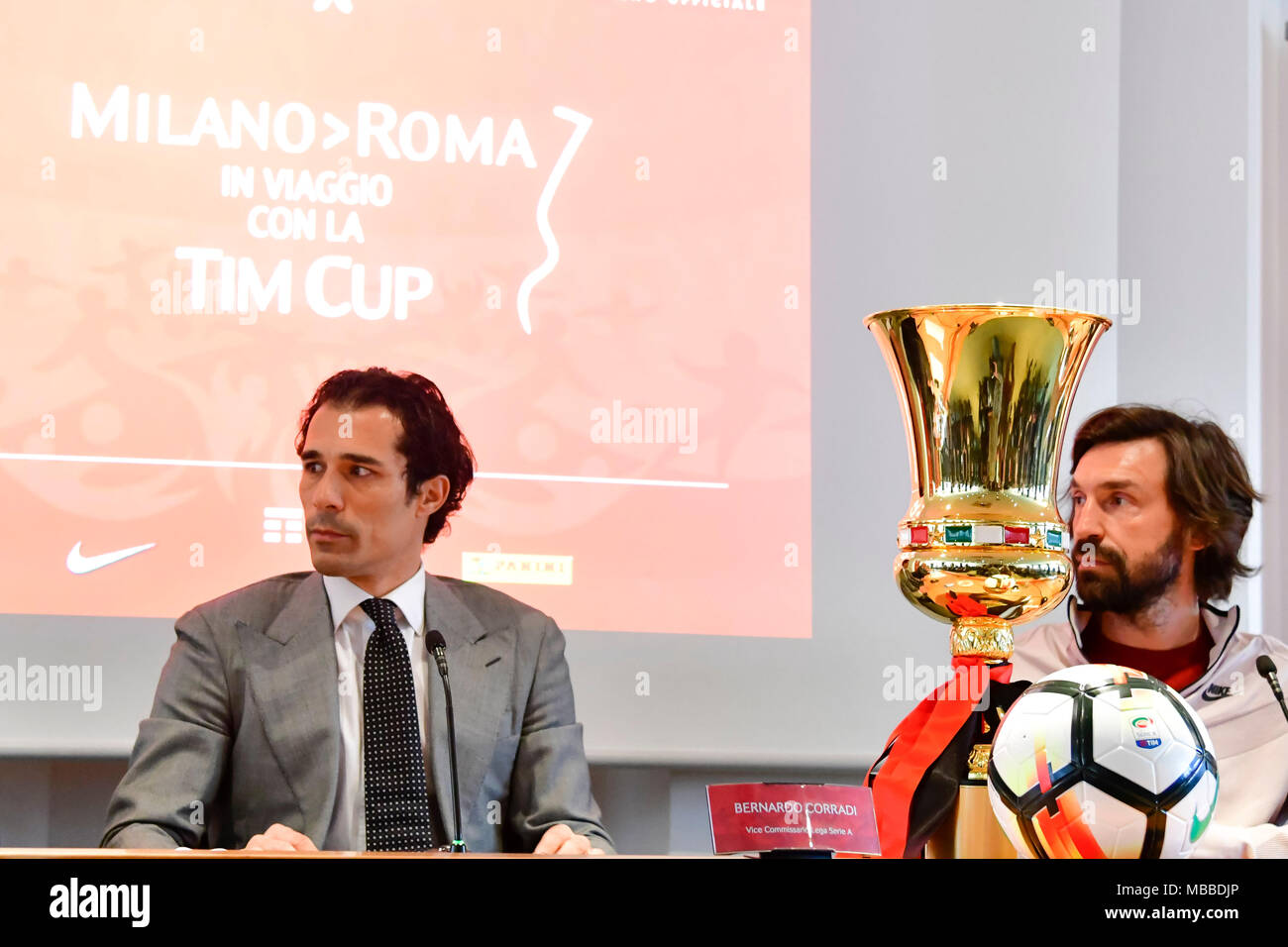 Milano, Italia. Decimo Apr, 2018. Milano Presentazione del 'Milano Roma viaggiare con TIM Cup' evento nell'immagine: Bernardo Corradi Andrea Pirlo Credit: Indipendente Agenzia fotografica/Alamy Live News Foto Stock