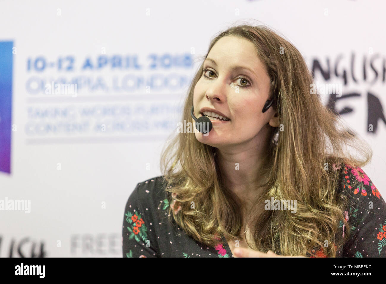 Londra, UK, 10 Aprile 2018: scrittrice femminista Laura Bates durante il 2018 Fiera del libro di Londra in Olympia Exhibition Centre di Londra. Credito: Michal Busko/Alamy Live News Foto Stock