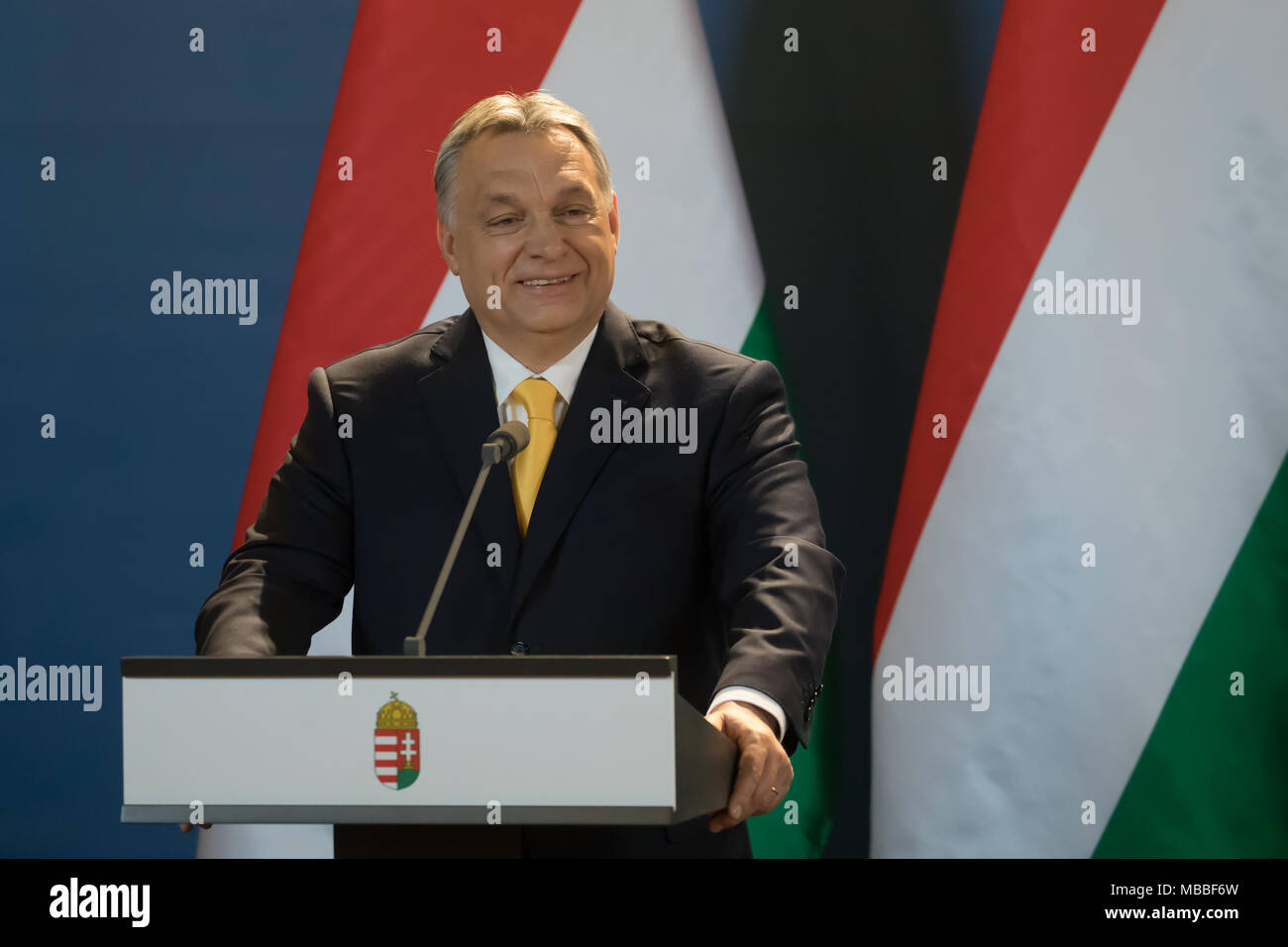 Budapest, Ungheria. Decimo Apr, 2018. Primo Ministro ungherese Viktor Orban parla durante una conferenza stampa tenutasi a Budapest, Ungheria, il 10 aprile 2018. Viktor Orban, che ha vinto un terzo mandato consecutivo a elezioni generali tenutesi il 8 aprile martedì ha detto che avrebbe istituito una nuova struttura di governo. Credito: Attila Volgyi/Xinhua/Alamy Live News Foto Stock