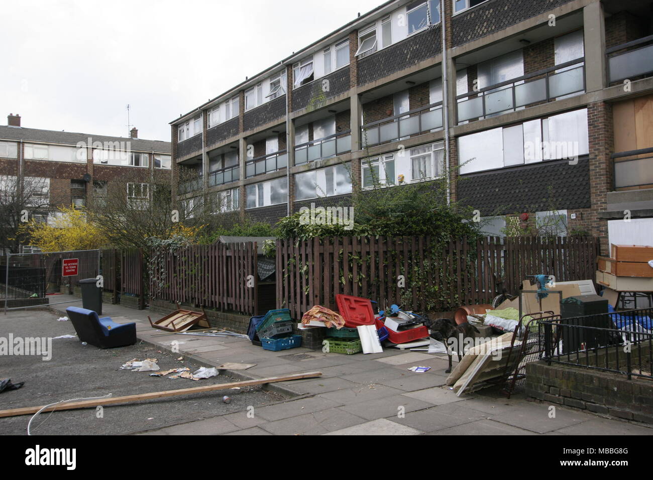 Consiglio case a Lewisham in fase di preparazione per i lavori di demolizione, Londra, Inghilterra, Gran Bretagna Foto Stock