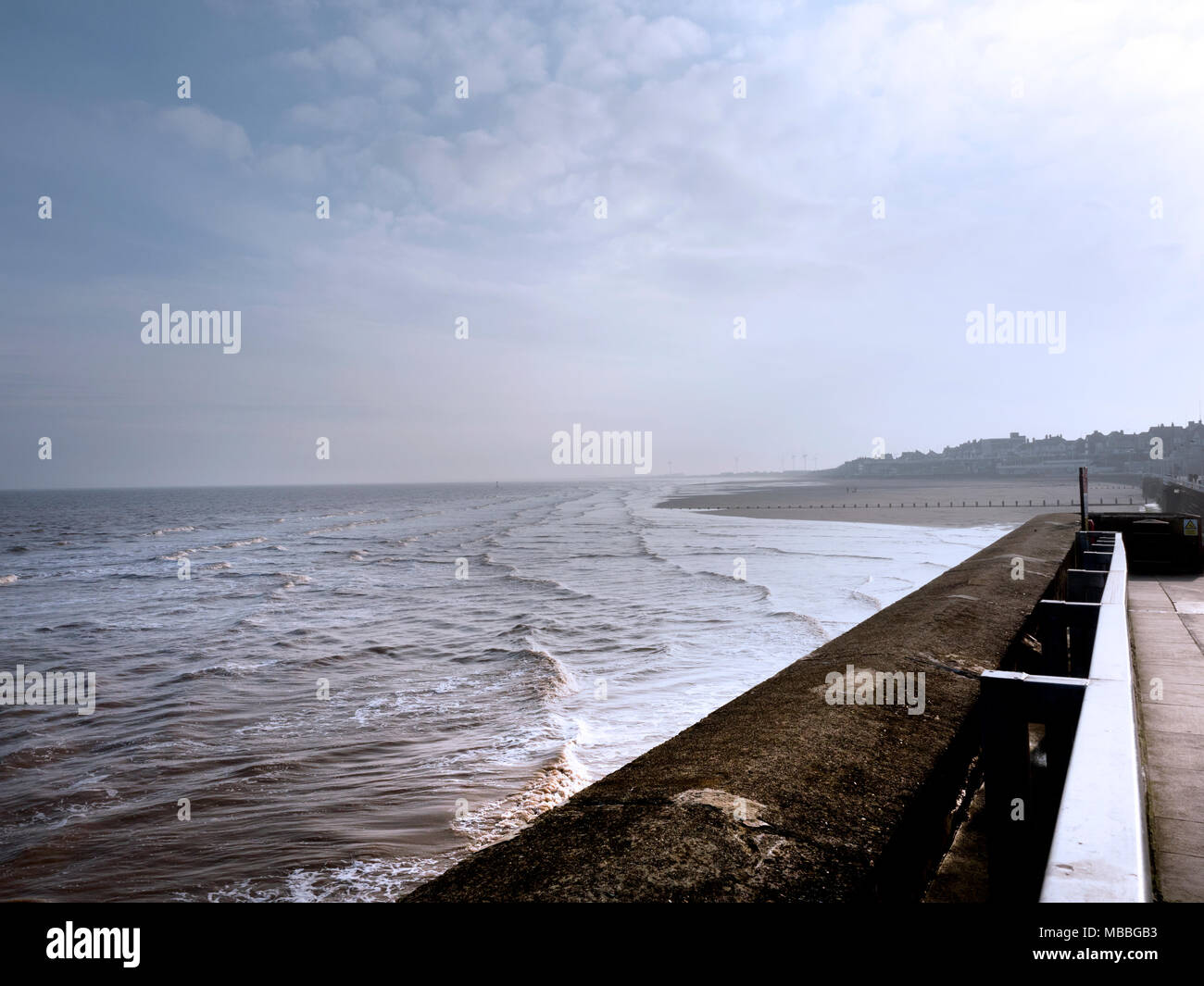 Sea Wall by South Pier, Off South Cliff Road, Bridlington East Ridings of Yorkshire, Inghilterra, Regno Unito Foto Stock