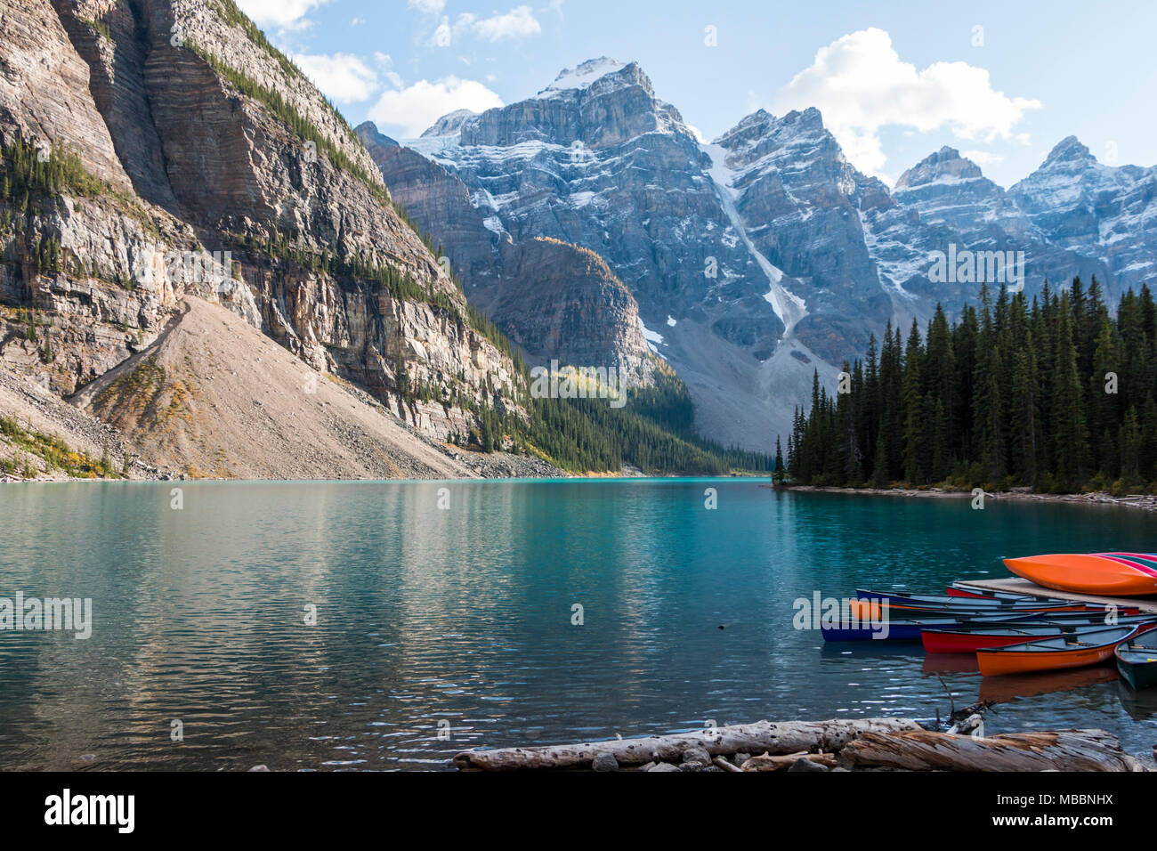 Il Moraine Lake e la Valle dei Dieci Picchi, il Parco Nazionale di Banff, Alberta, Canada Foto Stock