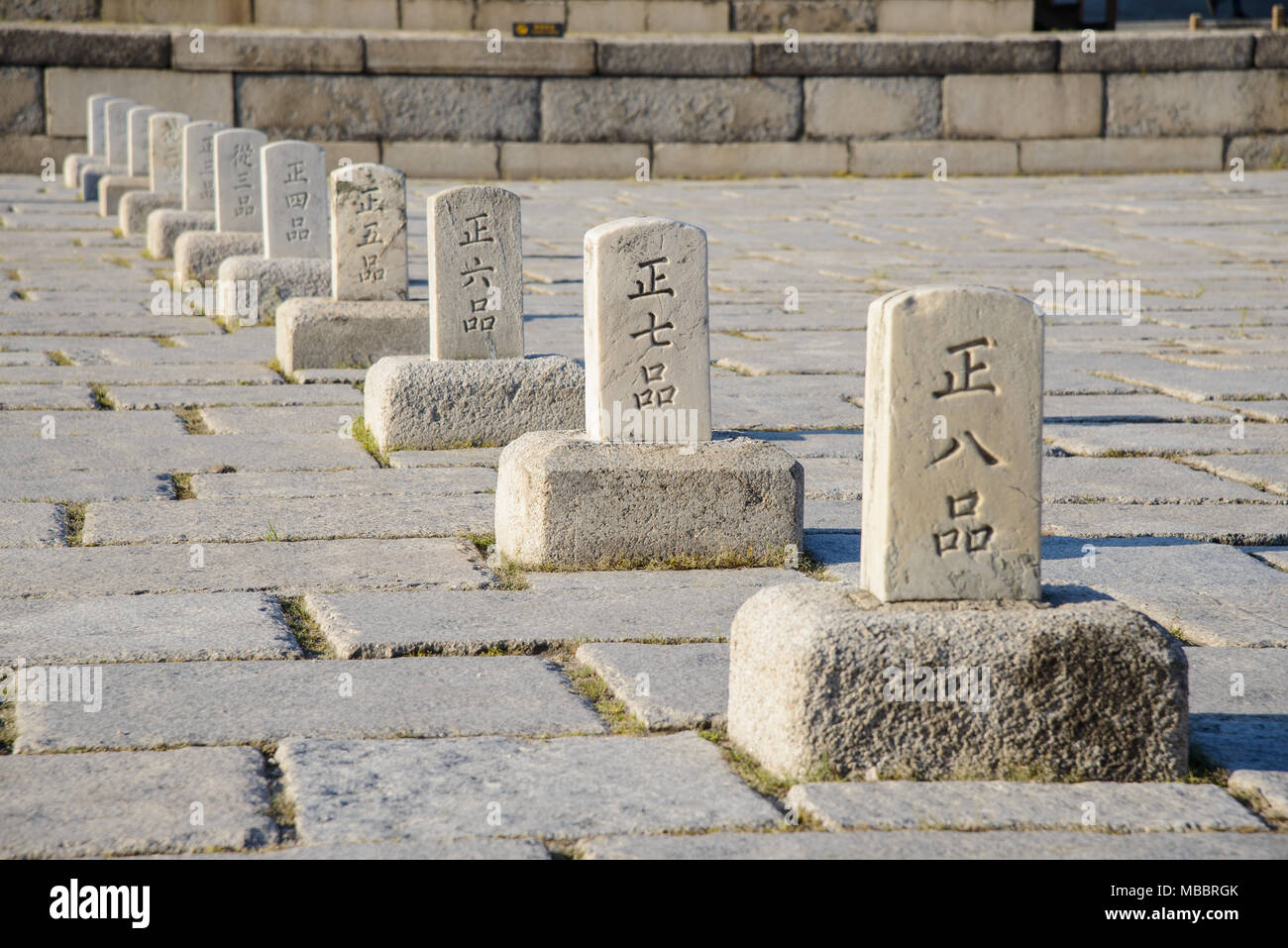 SEOUL, Corea del Sud - 20 settembre 2014: Pumkyeseok, pietra per il grado di ufficiale di rango, in Changdeokgung Foto Stock