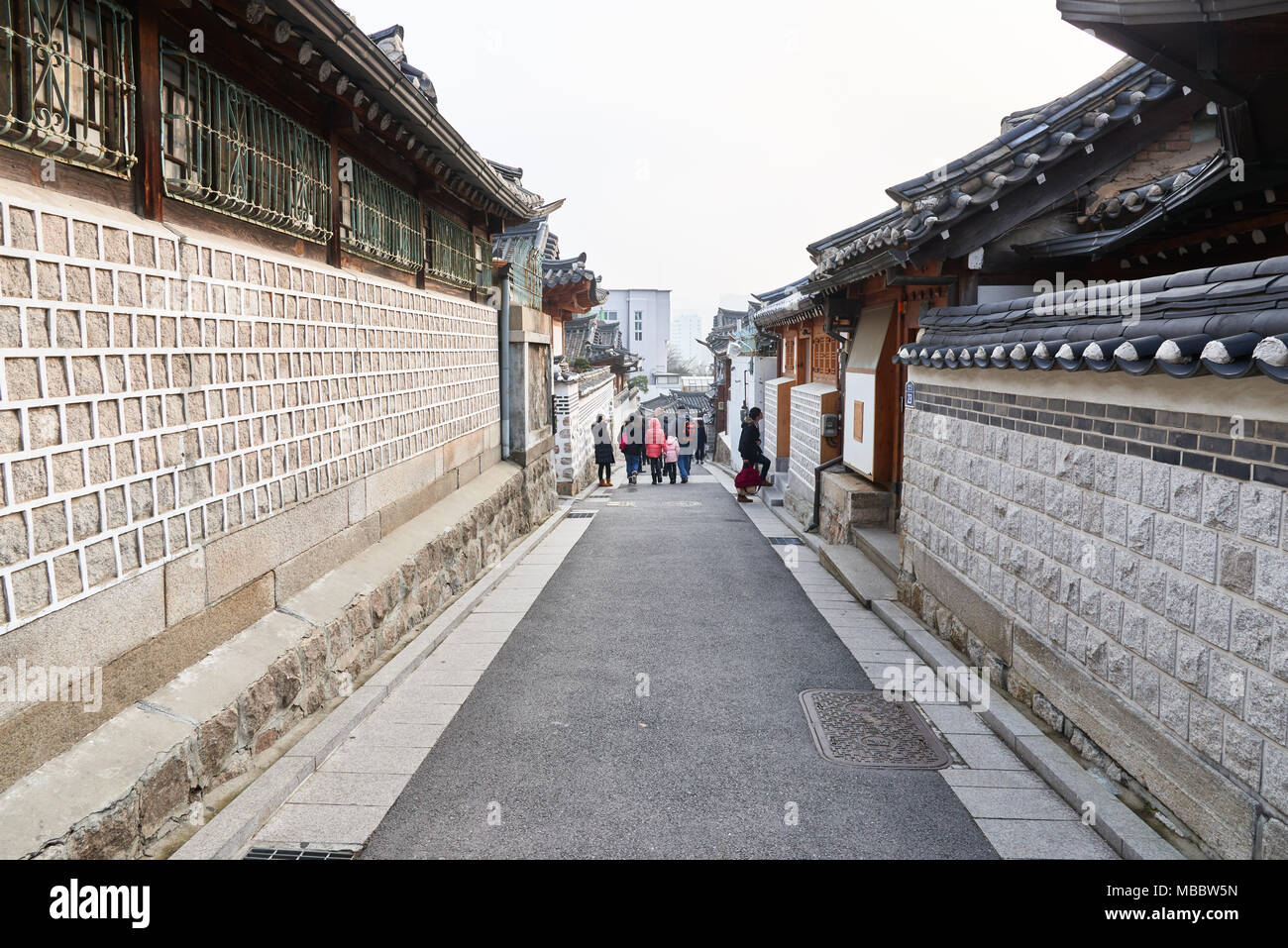 Seoul, Corea del Sud - 3 Gennaio 2016: Il villaggio di Bukchon Hanok, Coreano Tradizionale villaggio situato tra Gyeongbokgung Changdeokgung e. Esso è composto di l Foto Stock