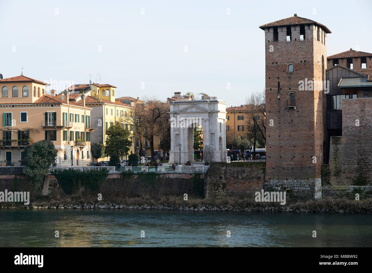 Verona, Italia - Febbraio 20, 2016: Acro dei Gavi (Arco dei Gavi), antica struttura costruita dalla Gens Gavia. Si trova all'inizio della Via P Foto Stock