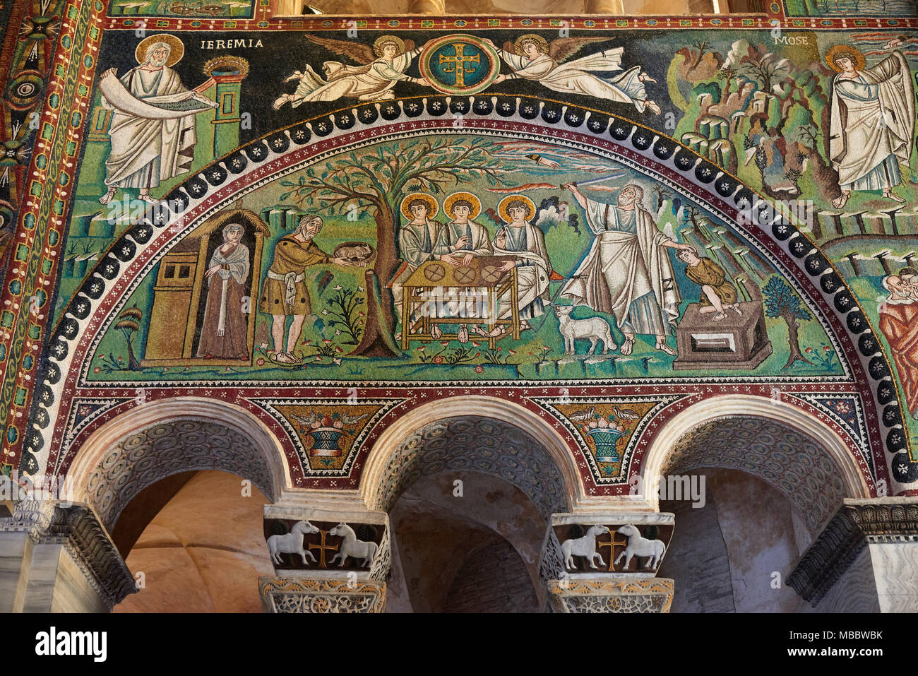 Ravenna, Italia - Febbraio 18, 2016: Interno della Basilica di San Vitale, che ha importanti esempi di paleocristiano di arte bizantina e architettura. Foto Stock