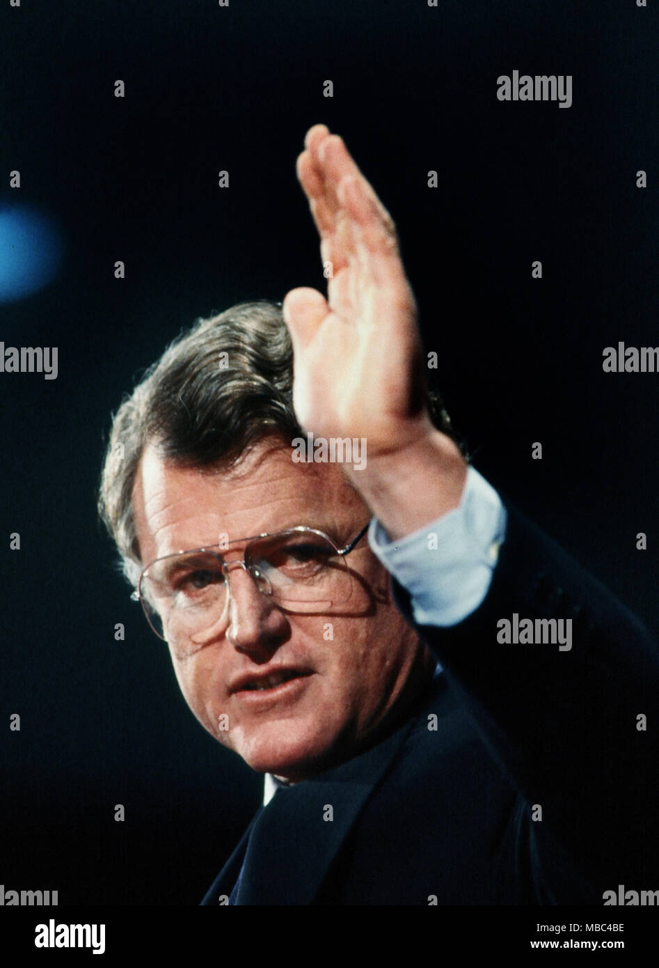 Phioladelphia,PA 1982/06/01 Il senatore Edward Kennedy parla a democratici di medio termine convenzione nel giugno 1982 fotografia di Dennis Brack BB 19 Foto Stock