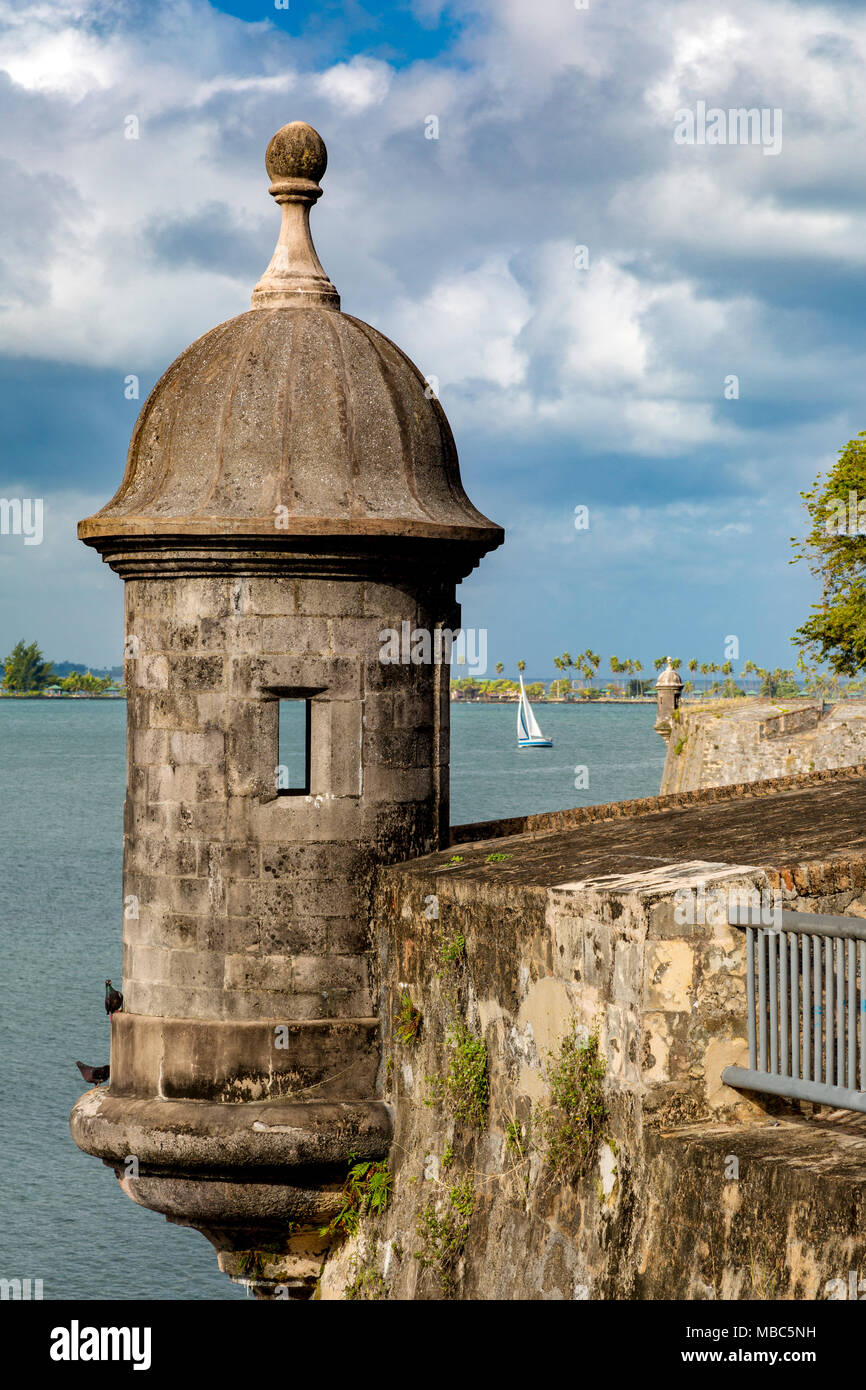 Garitta (Garita) su El Morro Fort che si affaccia sul Mare dei Caraibi nella vecchia San Juan Portorico Foto Stock