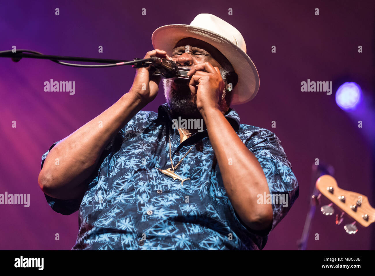 L'Americano musicisti blues Taj Mahal e Keb' Mo' live al Blue Balls Festival di Lucerna, Svizzera Foto Stock