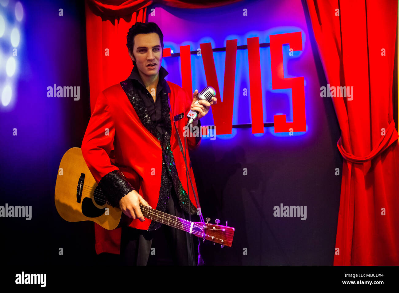 Cera figura di Elvis Presley cantante nel museo delle cere di Madame Tussauds di Amsterdam, Paesi Bassi Foto Stock