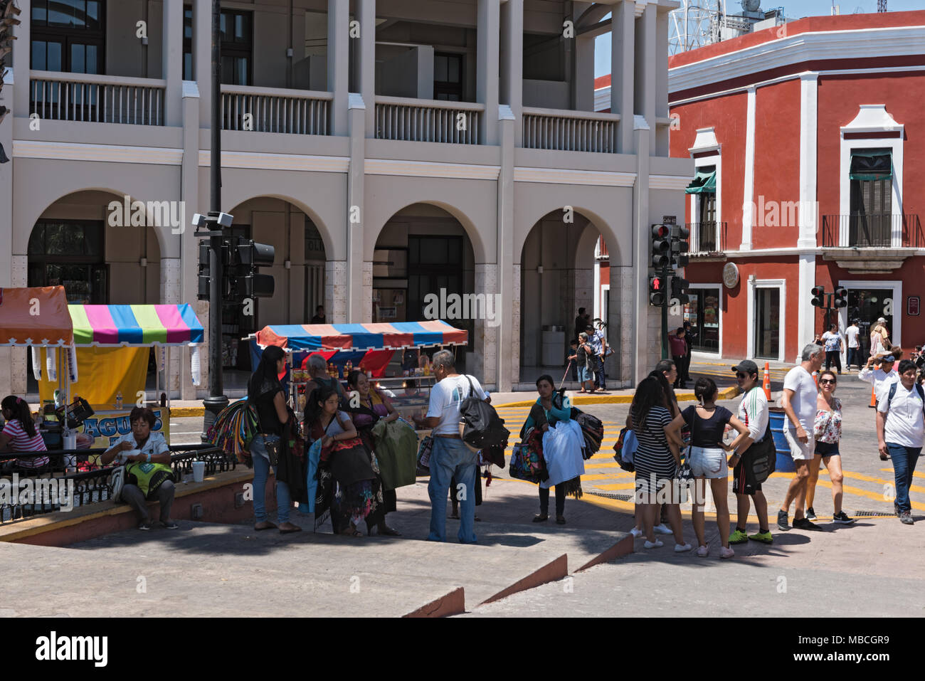 Si spegne all'street festival in Plaza de la Independencia di Merida en Domingo Merida domenica Foto Stock
