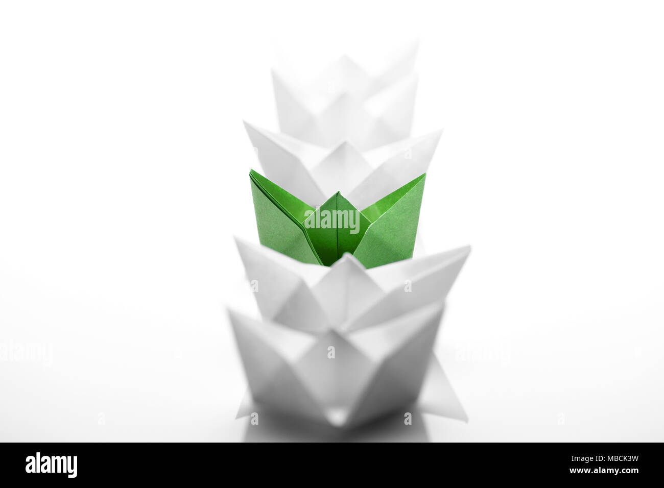 Il concetto di Leadership utilizzando carta nave Foto Stock