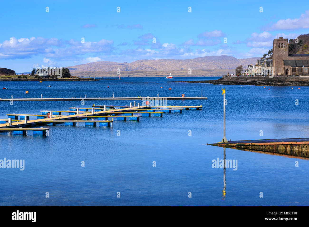 Oban Bay North Pier galleggianti Foto Stock