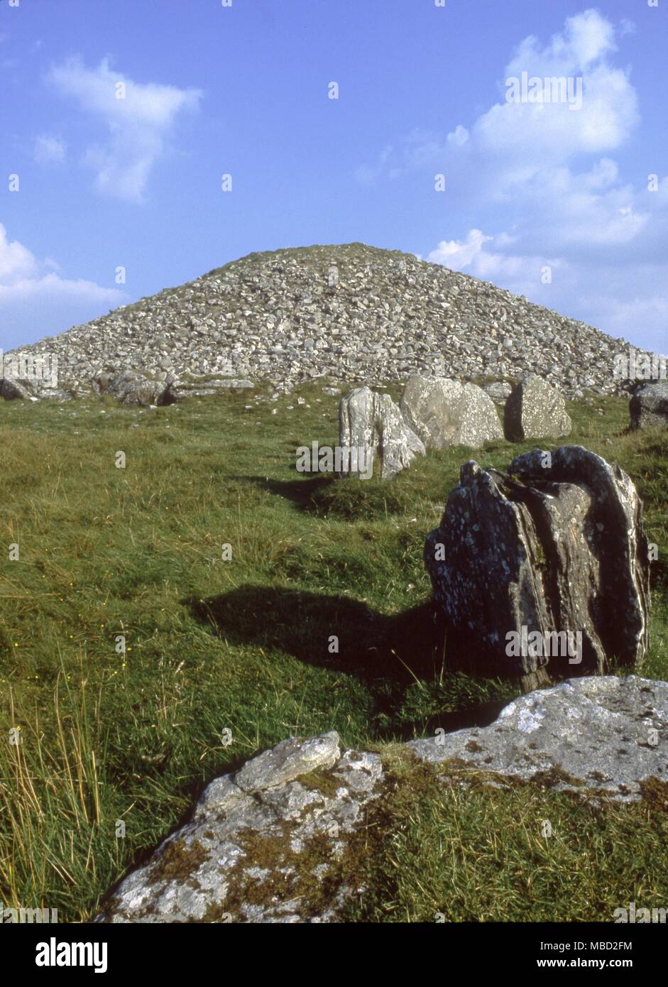 Loughcrew in Irlanda. Cairn T.visto dal satellite occidentale cairn. Foto Stock