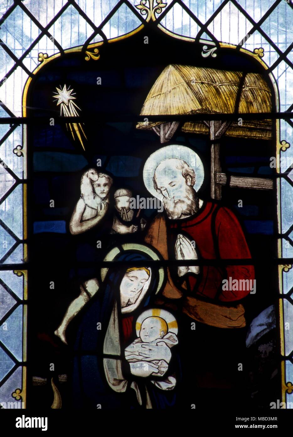 Stella con una coda di Fiery è il simbolo dei Magi. Le vetrate colorate del presepio nella chiesa Chaldon, Surrey. Foto Stock