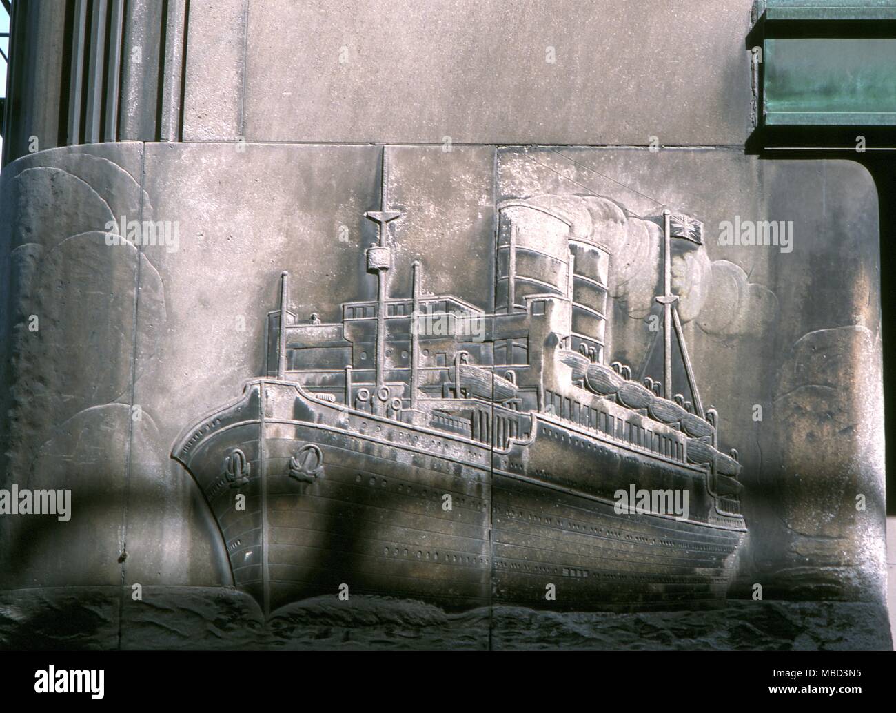 Simboli - Nave scultura in rilievo di un battello a vapore sul Post Office Center, Toronto, Canada Foto Stock