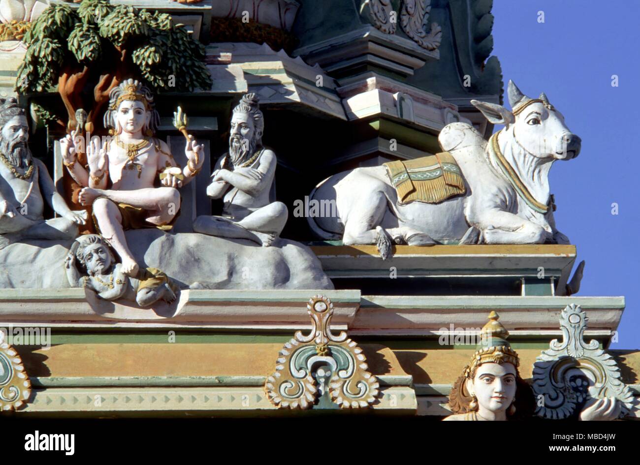 L induismo - mitologia indù - Madras - Dettagli di indù figure mitologiche sulla facciata del tempio Kaapaleeshwara, a Madras, India. - © /CW Foto Stock