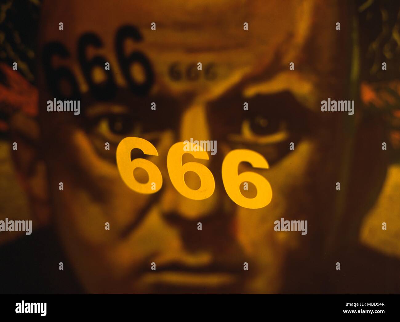 Numerologia - numero della bestia - numero 666 è stato adottato dalla rivelazione biblica come il numero della bestia. Aleister Crowley, che si chiama il grande bestia considerato come proprio numero. I numeri aggiungere fino a un massimo di 18, che è lunare. - © / CW Foto Stock