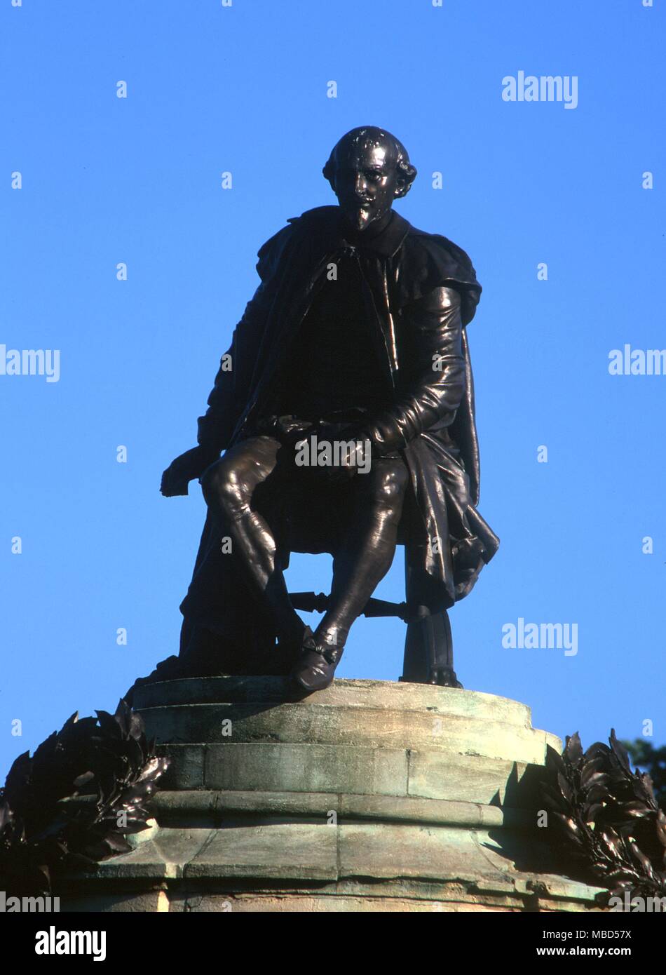 Statua di Shakespeare dal Memorial a Stratford-su-Avon, progettato da Lord Ronald Gower. Foto Stock