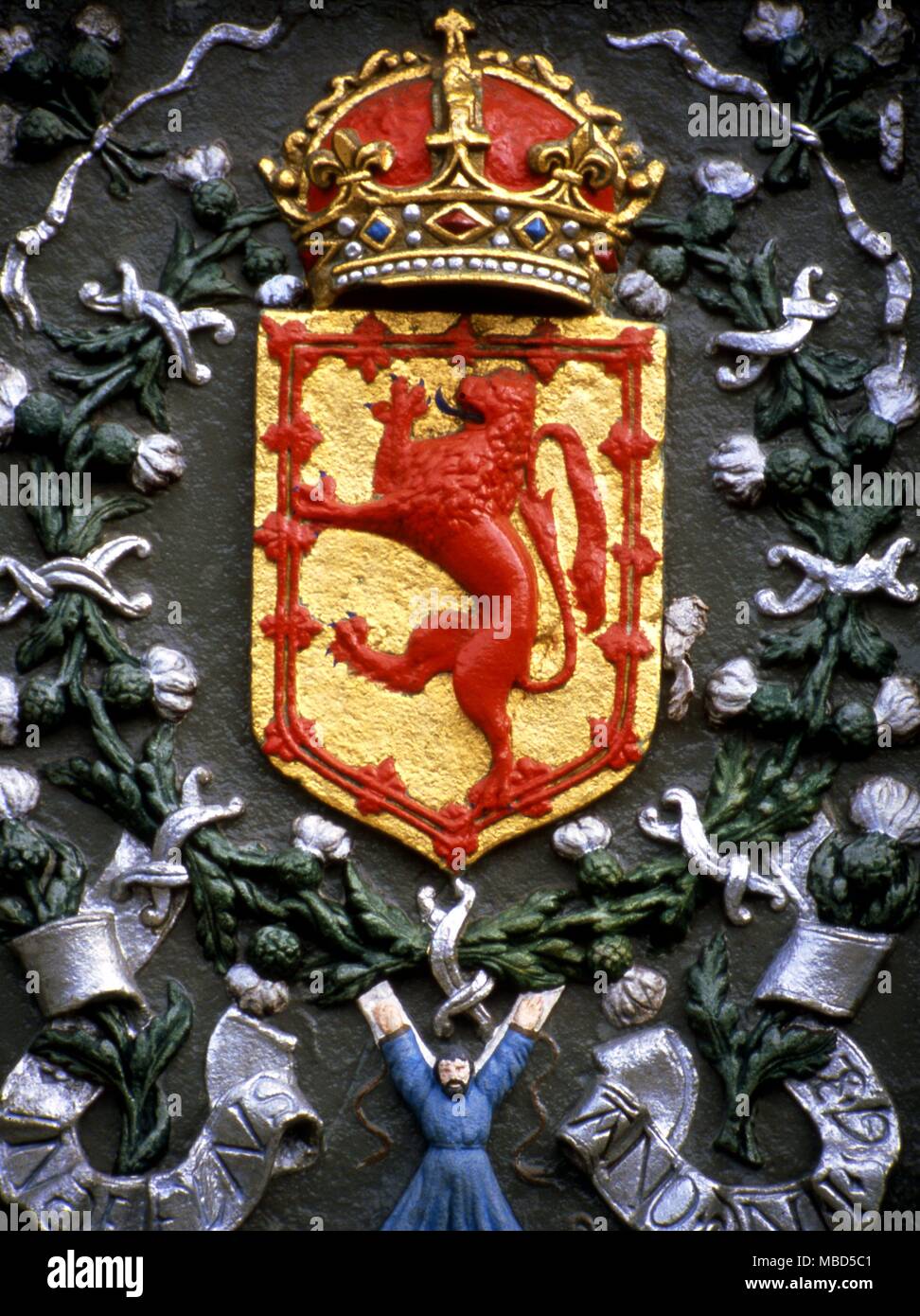 Simboli - Corona. Crown come parte del simbolismo araldico della città di Sant'Andrea, Scozia. Foto Stock