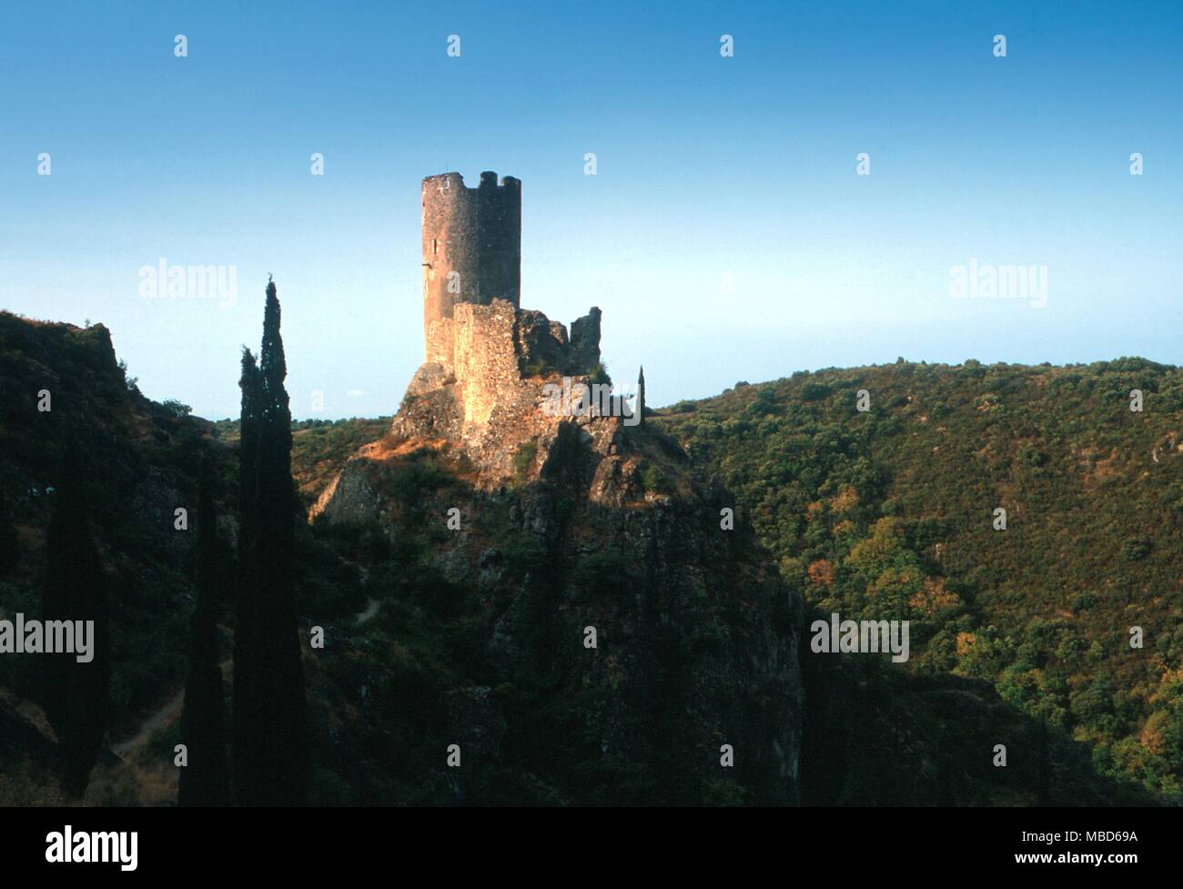 Catari e Albigesi - Lastours - uno dei rimanenti torri dei castelli, fino al 1211 una roccaforte Catari sotto Peire-Roger de Cabaret - © / Charles Walker Foto Stock