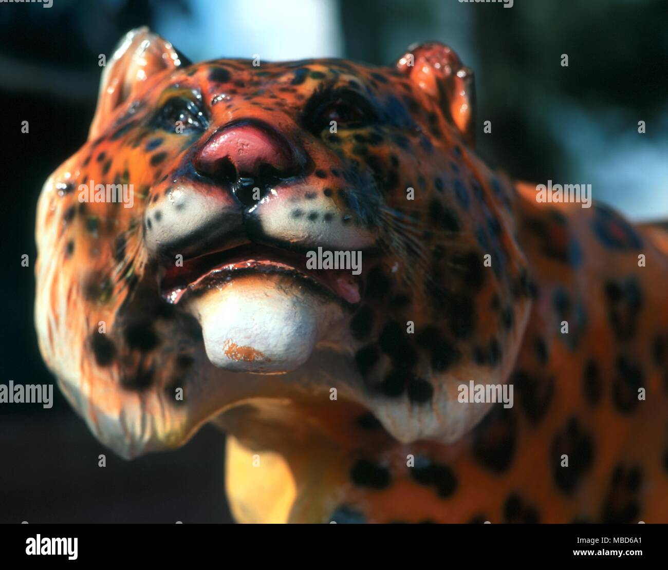 Testa di una tigre - cinese di soggetto mitologico in Haw Par Villa (Tiger Balm Park) in Singapore.- © / Charles Walker Foto Stock