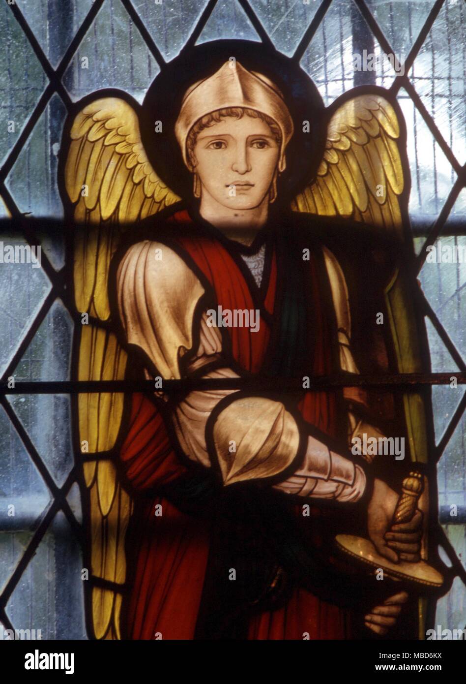 CHRISTIAN - SAN MICHELE - Capo di San Michele Arcangelo dal vetro macchiato nella chiesa Chaldon nel Surrey - XIX secolo il vetro macchiato. Foto Stock