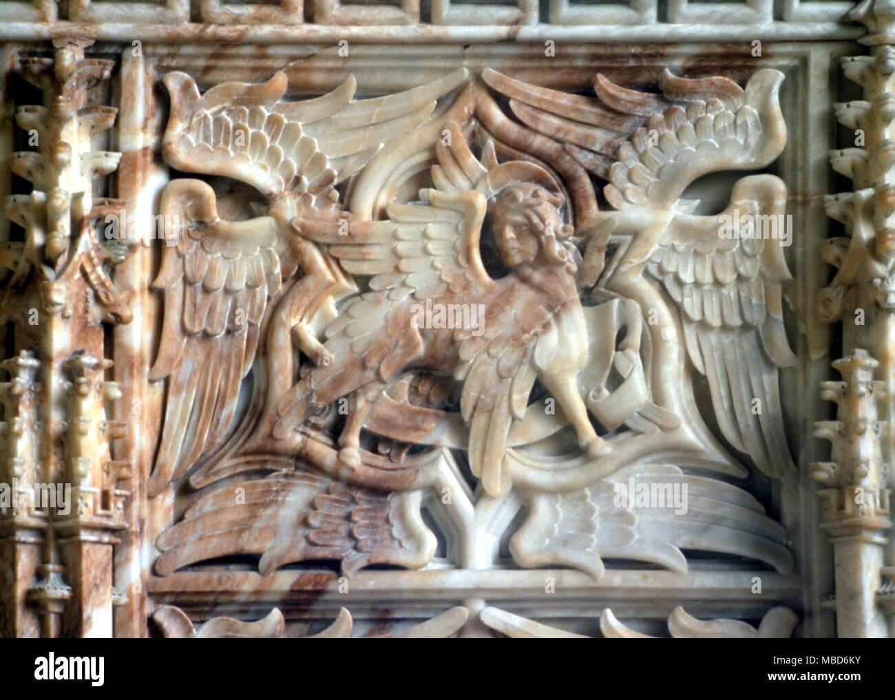 CHRISTIAN - San Matteo - Multi-immagine alato di san Matteo da altare in marmo pannello in St David's Cathedral in Galles Foto Stock