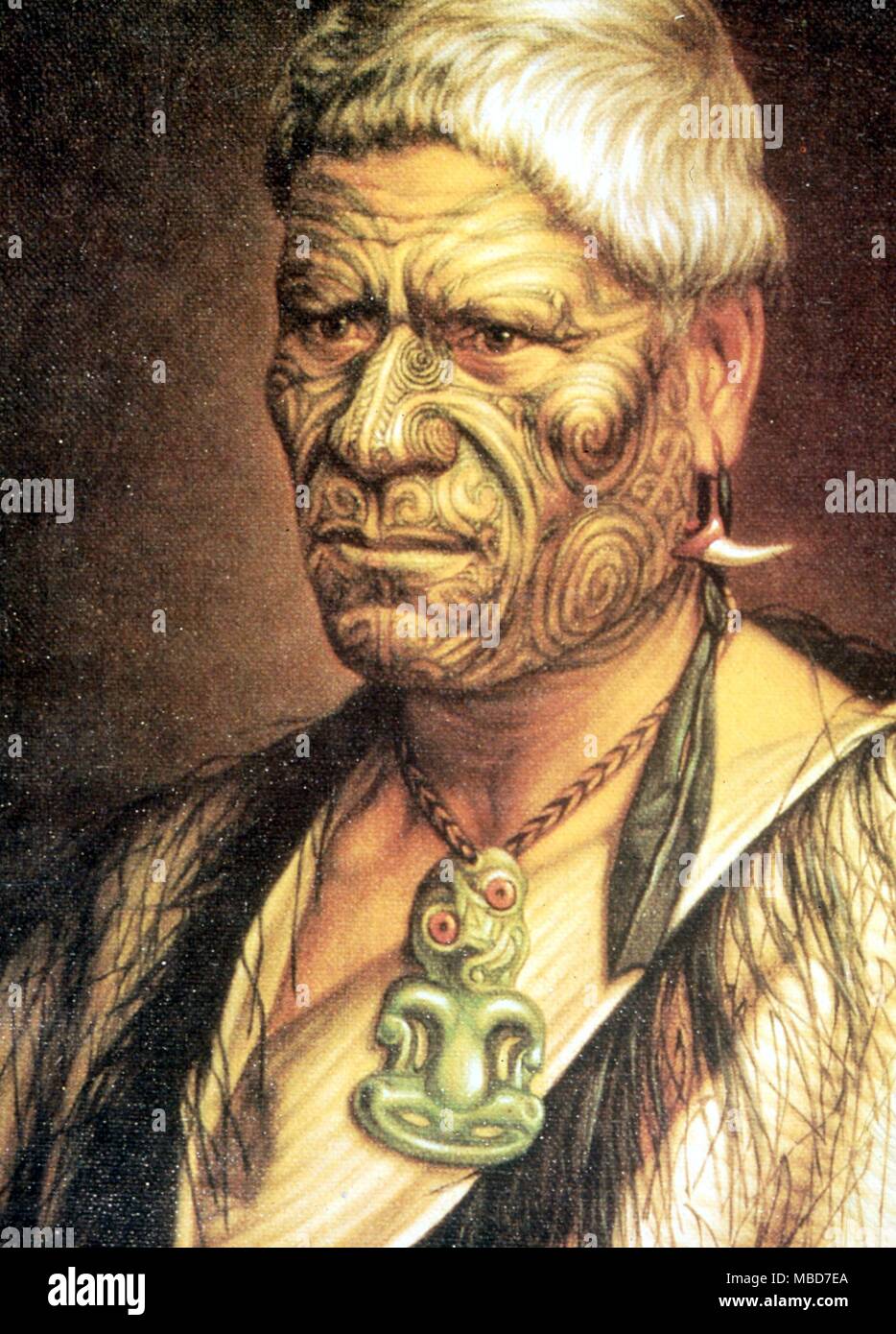 Hei-Tiki Maori - un esempio della tradizionale "Hei Tiki' o umanoide amuleto, indossati dai Maori. Dopo la stampa di un dipinto di Gottfried Lindauer nel museo di Auckland.. Foto Stock