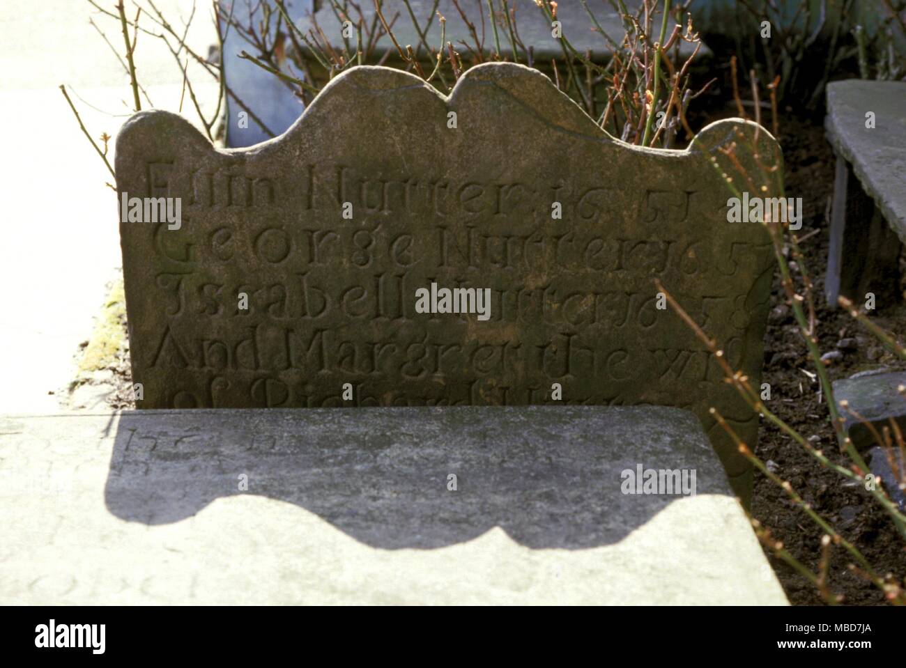 Grave rivendicato per contrassegnare il luogo di sepoltura di una delle streghe provato nel famoso Pendle streghe prove (1612-13). Foto Stock