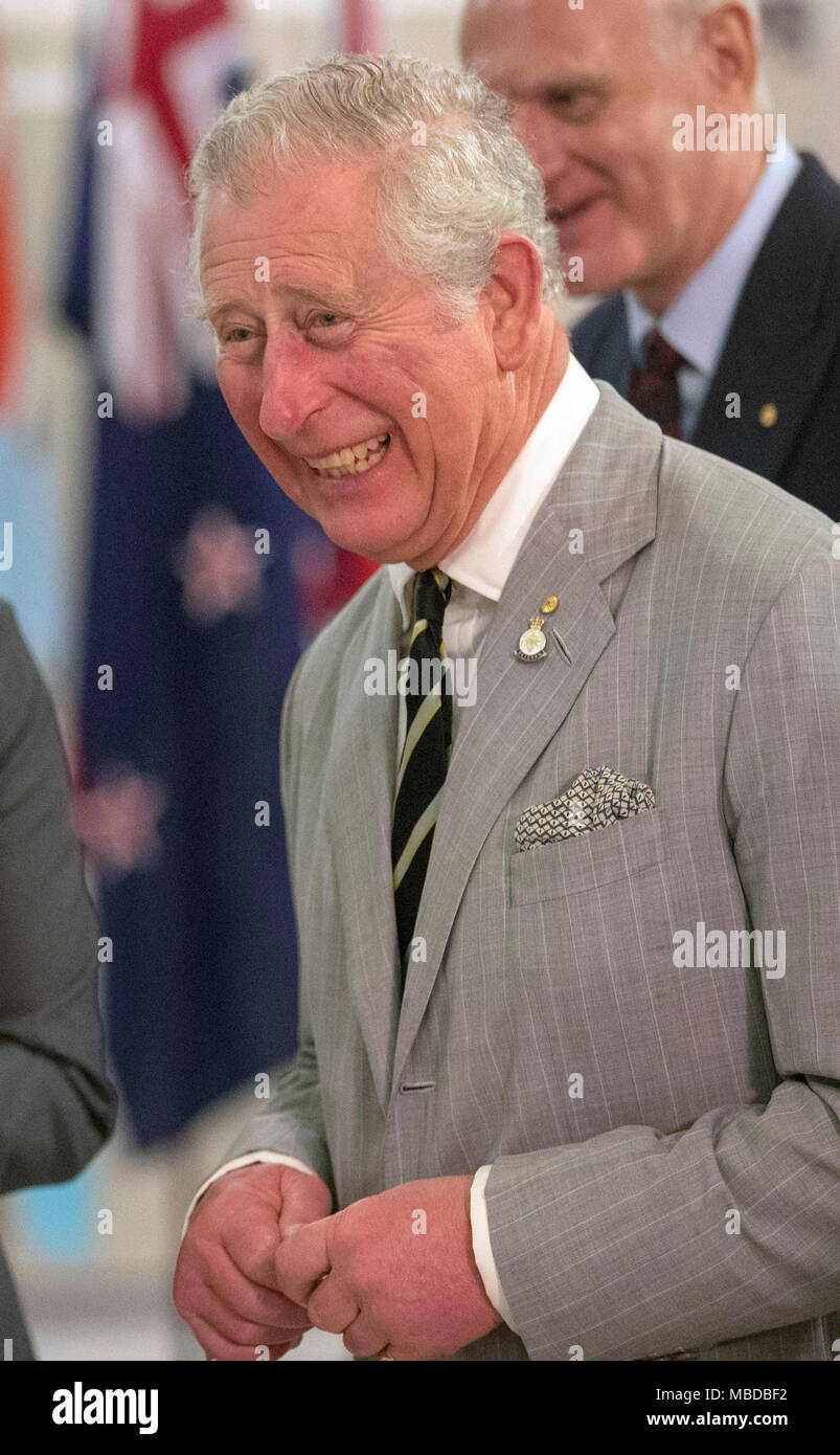 Il Principe del Galles durante una visita al National Critical Care and Trauma Center di Darwin, Australia. Fondata come diretta conseguenza della risposta del Royal Darwin Hospital agli attentati di Bali del 2002, la NCCTRC fornisce all'Australia un centro strategico a Darwin, territorio del Nord, progettato per rispondere rapidamente alle emergenze sanitarie improvvise nella fascia alta dell'Australia e nella regione Asia-Pacifico, come disastri naturali e attentati terroristici. Foto Stock