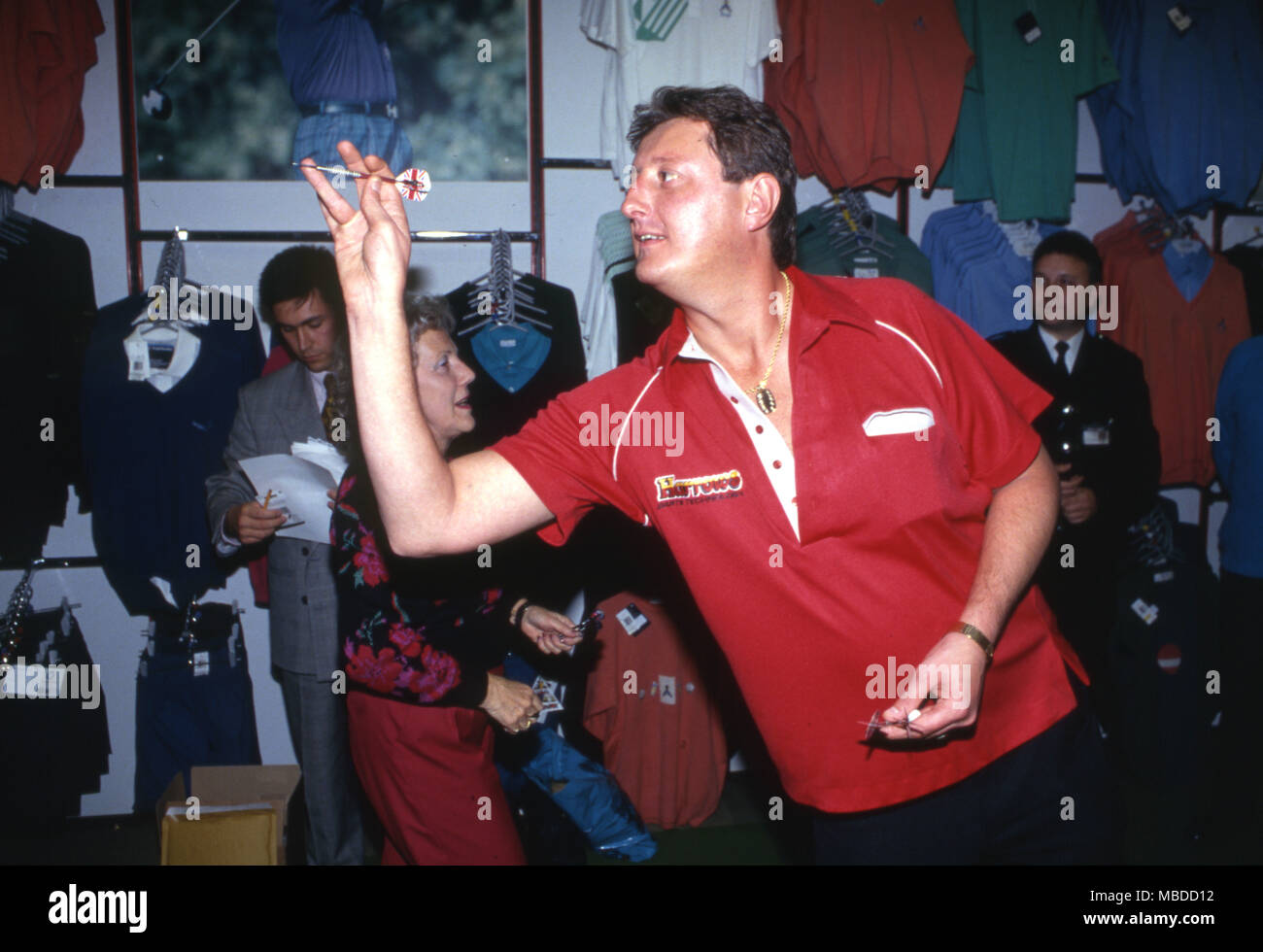 Foto deve essere accreditato ©Alpha premere 011166 14/11/91 Eric Bristow in corrispondenza di un evento a Londra Foto Stock